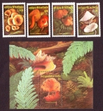 Antigua und Barbuda  1986  4 W. + 1 Bl.  **  Pilze
